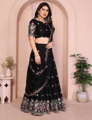 Womens's Star Georgette Traditional Motiff Semi Stitched Lehenga Choli With Cnotrance Dupatta Set 2