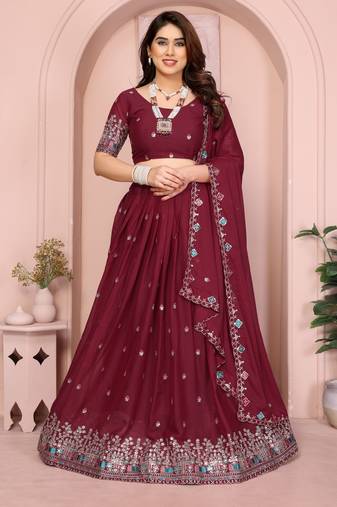 Womens's Star Georgette Traditional Motiff Semi Stitched Lehenga Choli With Cnotrance Dupatta Set