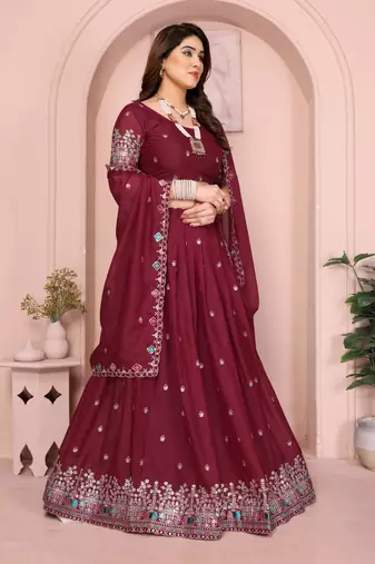 Womens's Star Georgette Traditional Motiff Semi Stitched Lehenga Choli With Cnotrance Dupatta Set