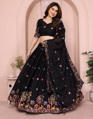 Womens's Star Georgette Traditional Motiff Semi Stitched Lehenga Choli With Cnotrance Dupatta Set 1