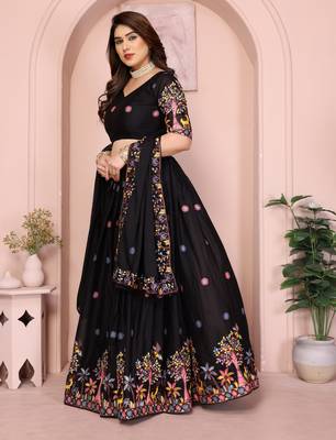 Womens's Star Georgette Traditional Motiff Semi Stitched Lehenga Choli With Cnotrance Dupatta Set 2