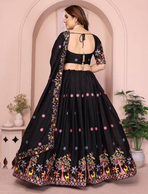 Womens's Star Georgette Traditional Motiff Semi Stitched Lehenga Choli With Cnotrance Dupatta Set 3