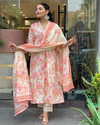 Light pink & white embroidered cotton kurta pant with dupatta 2