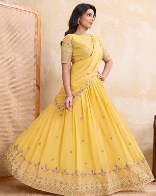 Womens's Star Georgette Traditional Motiff Semi Stitched Lehenga Choli With Cnotrance Dupatta Set 2