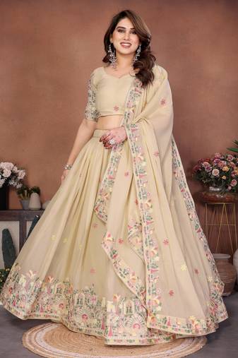 Womens's Star Georgette Traditional Motiff Semi Stitched Lehenga Choli With Cnotrance Dupatta Set