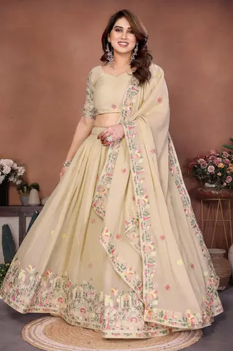 Womens's Star Georgette Traditional Motiff Semi Stitched Lehenga Choli With Cnotrance Dupatta Set