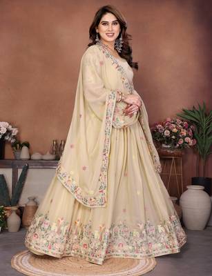 Womens's Star Georgette Traditional Motiff Semi Stitched Lehenga Choli With Cnotrance Dupatta Set 2