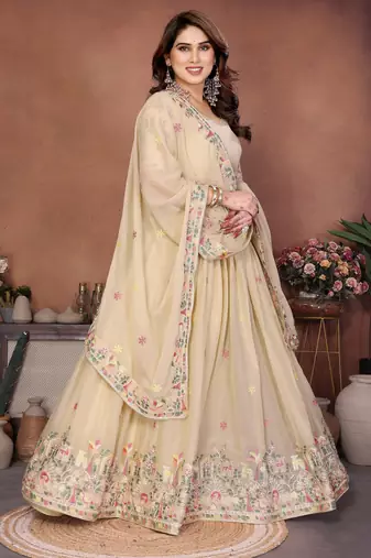 Womens's Star Georgette Traditional Motiff Semi Stitched Lehenga Choli With Cnotrance Dupatta Set