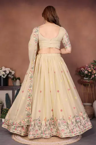 Womens's Star Georgette Traditional Motiff Semi Stitched Lehenga Choli With Cnotrance Dupatta Set