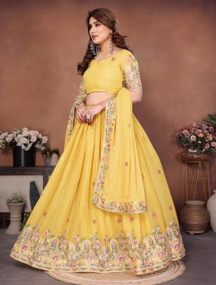 Womens's Star Georgette Traditional Motiff Semi Stitched Lehenga Choli Dupatta 2