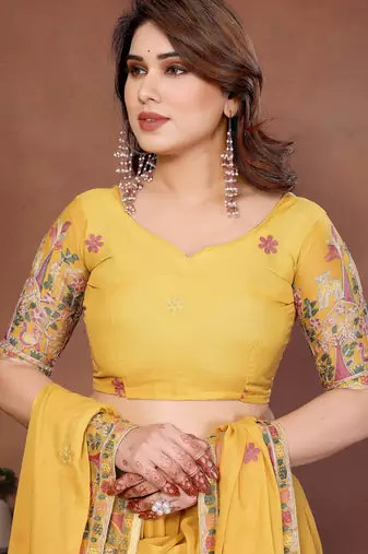 Womens's Star Georgette Traditional Motiff Semi Stitched Lehenga Choli Dupatta