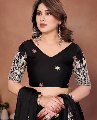Womens's Star Georgette Traditional Motiff Semi Stitched Lehenga Choli With Cnotrance Dupatta Set 4