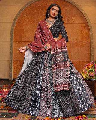 Women's Black Crepe Printed Work Semi Stiched Lehenga Choli With Dupatta 1