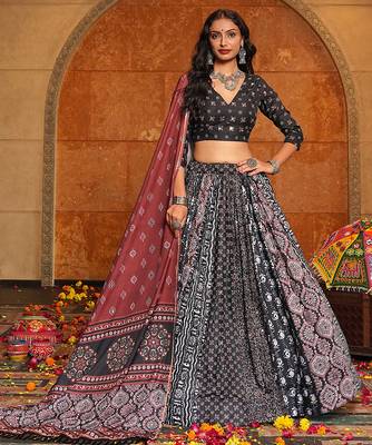 Women's Black Crepe Printed Work Semi Stiched Lehenga Choli With Dupatta 3