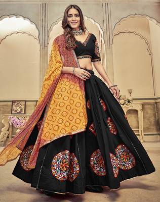 Women's Black Cotton  Silk  Traditional Kutchi Embroidery with Mirror Work Semi Stiched Lehenga Choli With Dupatta 2