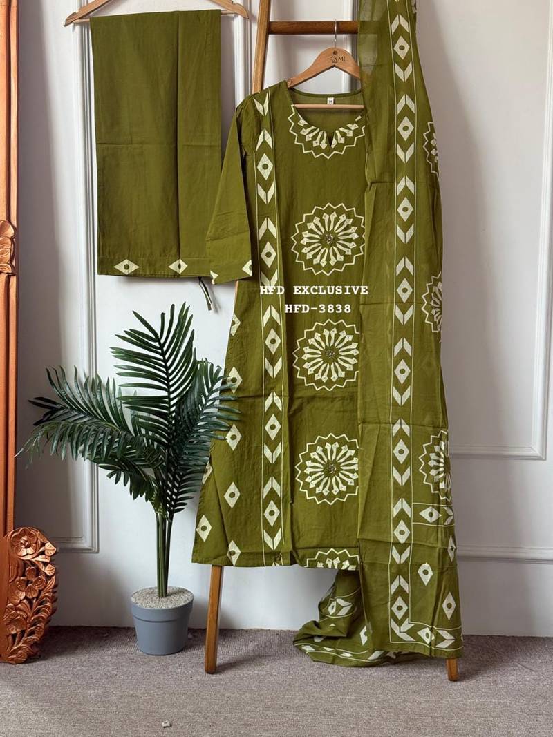 Women Cotton  Printed Kurta Pant Dupatta Set