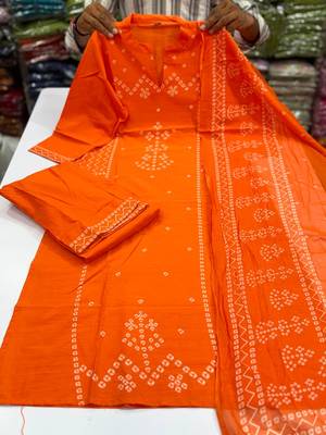 Women Bandhani Printed Kurta Pant Dupatta Set 2