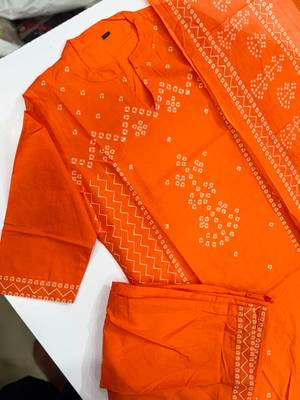Women Bandhani Printed Kurta Pant Dupatta Set 3