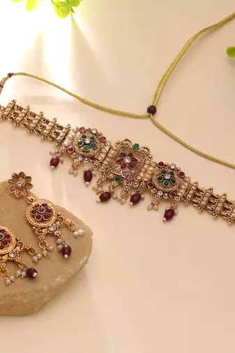 Maroon color matte gold necklace set