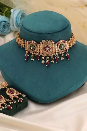 Maroon color matte gold necklace set