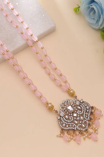 Light pink color stone necklace