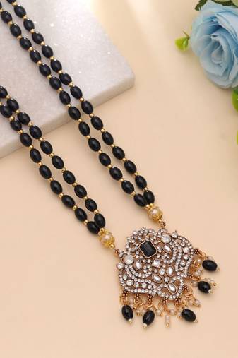 Black color stone necklace