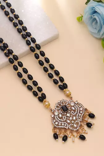 Black color stone necklace