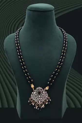Black color stone necklace