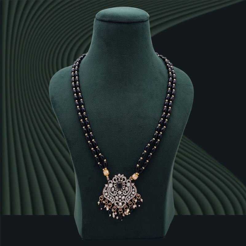 Black color stone necklace