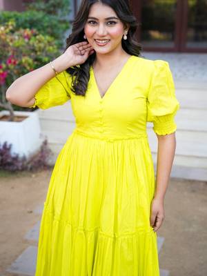 Lemon yellow solid cotton tiered dress for women 4