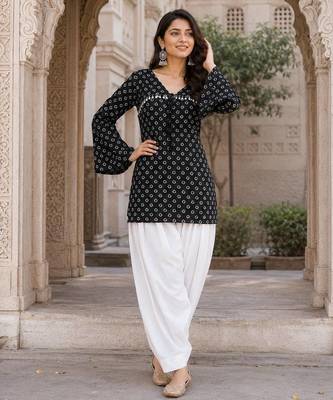 Black bandhej print cotton kurti set with farshi pant & bell sleeve jacket 2