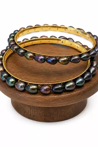 Pearl bangle set, dark iridescent freshwater pearls, gold-tone base