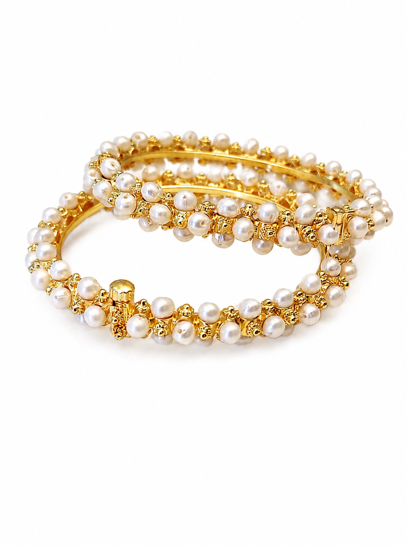 Pearl bangle set, gold-toned, white pearls, openable
