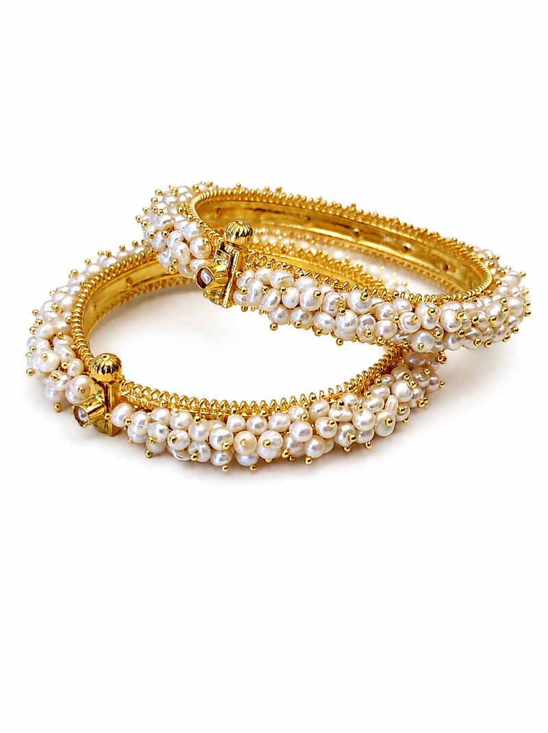 Pearl bangle set, gold-toned, openable, white freshwater pearls,
