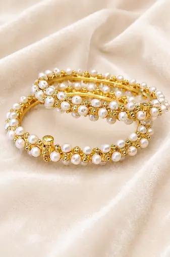 Pearl bangle set, gold-toned, white pearls, openable
