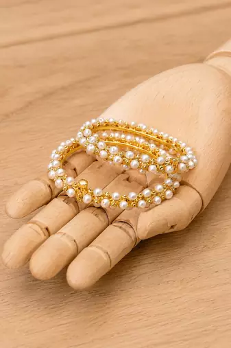 Pearl bangle set, gold-toned, white pearls, openable