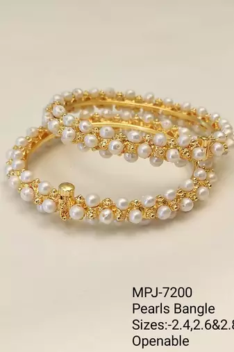 Pearl bangle set, gold-toned, white pearls, openable