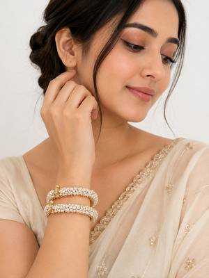 Pearl bangle set, gold-toned, openable, white freshwater pearls, 4