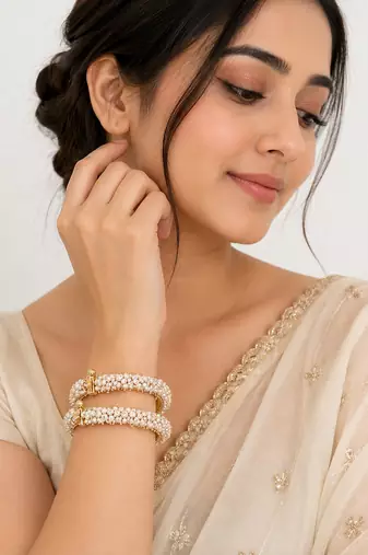 Pearl bangle set, gold-toned, openable, white freshwater pearls,