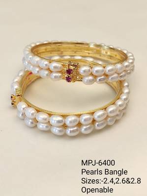 Pearl bangle with ruby accent, gold-toned, double row, openable, 4