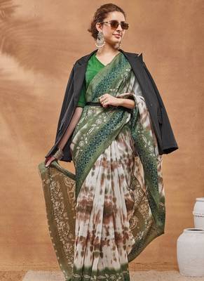 Green  floral silk blend regular saree with blouse 4