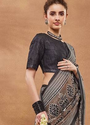 Black  floral silk blend regular saree with blouse 3