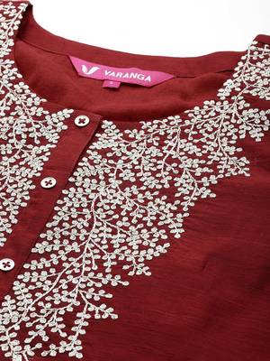 Floral embroidered chanderi silk zari kurta with trousers & dupatta 3