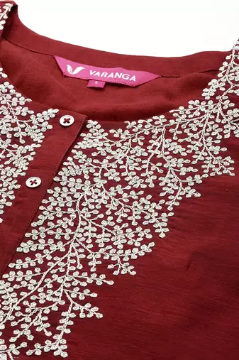 Floral embroidered regular chanderi silk zari kurta with trousers & dupatta