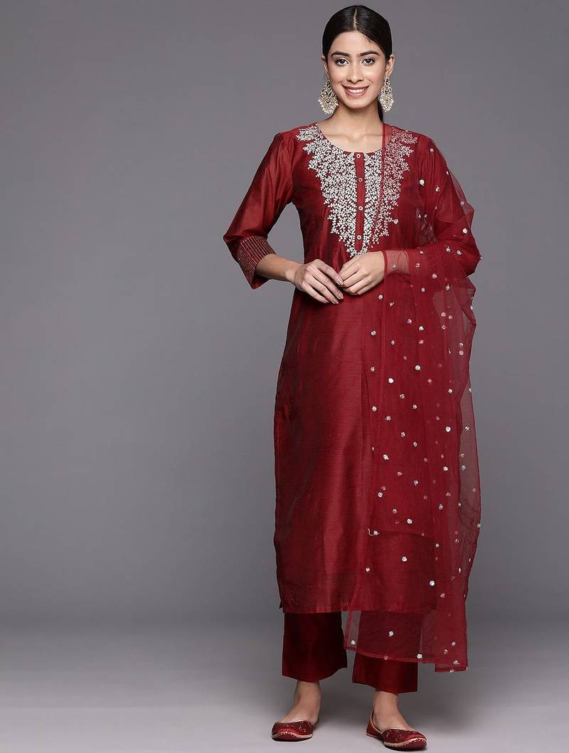 Floral embroidered regular chanderi silk zari kurta with trousers & dupatta
