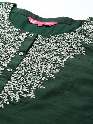 Plus size floral embroidered chanderi silk kurta with trousers & dupatta 2