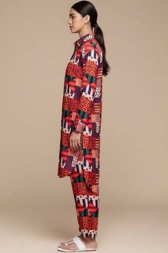 Women geometric printed kurta with trousers