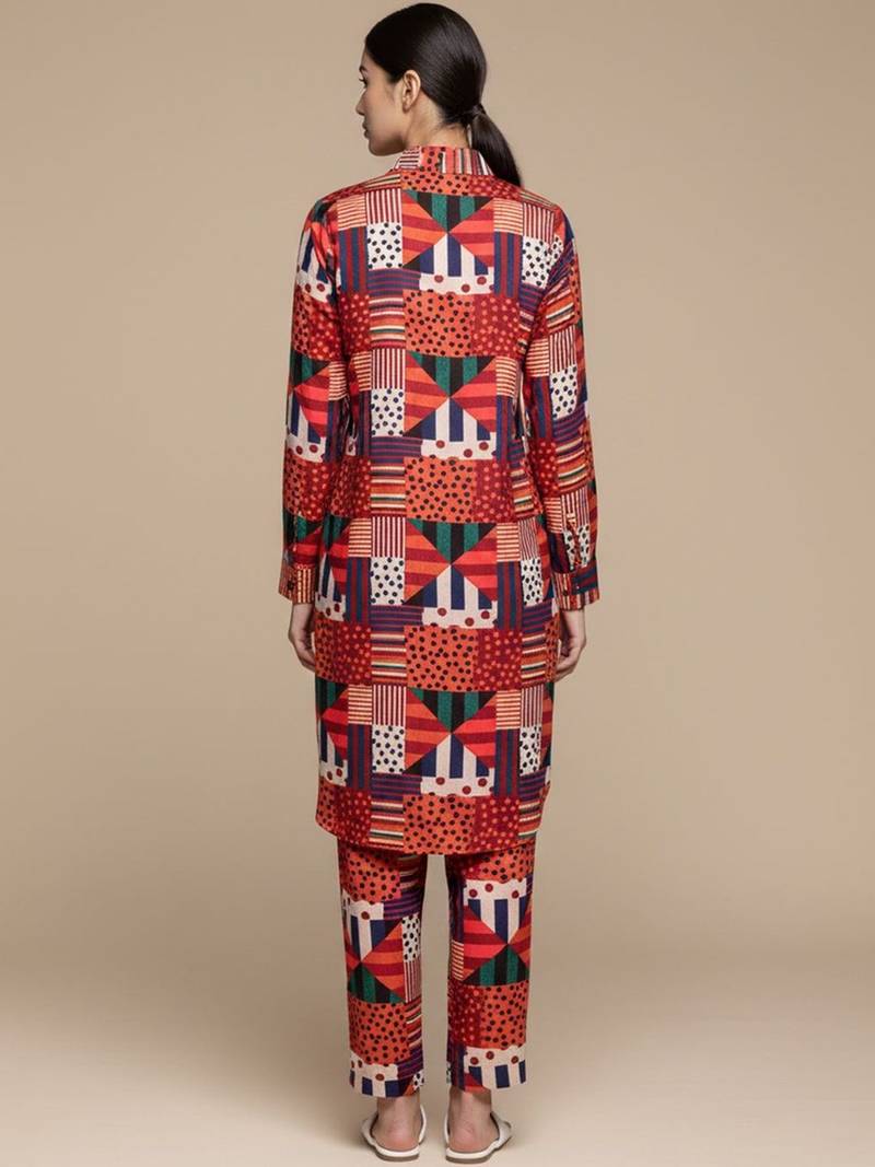Women geometric printed kurta with trousers