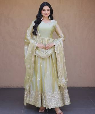 Light-green silk blend embroidered flared gown set 2