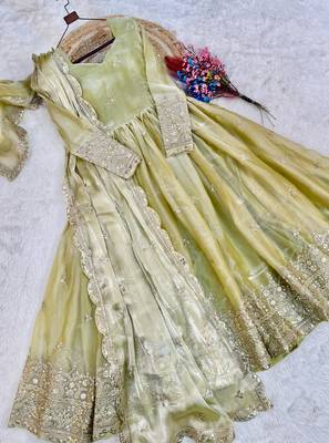 Light-green silk blend embroidered flared gown set 4